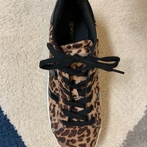 Wild Diva Lounge platform leopard tennis shoes 10